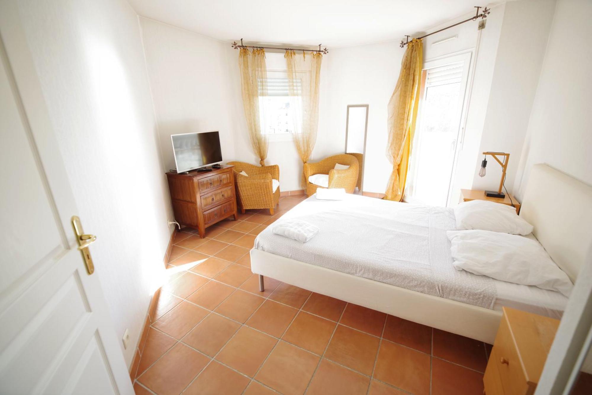 Domes Seaside Residence Piscine, Free Parking, Airport Tramway ニース エクステリア 写真